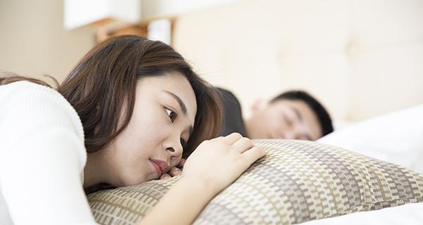 从小缺乏安全感的女生在恋爱中的心理障碍（探究缺乏安全感的女生恋爱中的困惑与挑战）