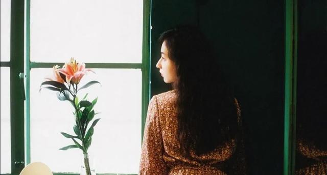 女人放不下男人的表现（探究女人心中难以割舍的情感纠结）