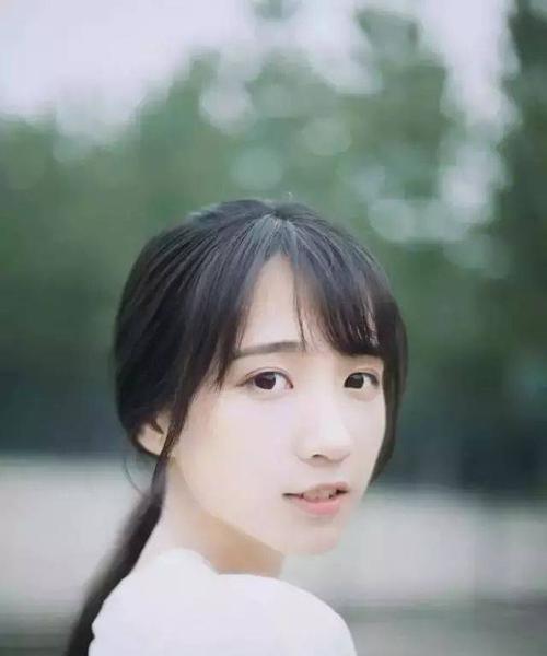 女人如何撒娇（掌握撒娇技巧，增加爱情甜蜜度）