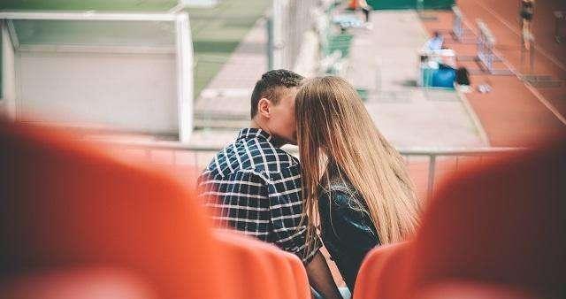 女生，为了自己永远不要为男生做这四件事！（四个告诉你怎样让自己不后悔。）