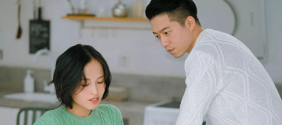 男生主动提出分手，女生需要挽回吗？（男生分手挽回女友、应该主动争取还是远离？）