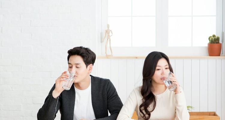 如何挽回婚姻中受伤的心（已婚女人的心路历程和情感修复策略）