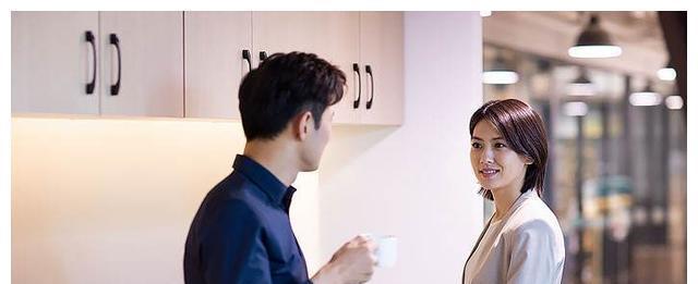 两地分居的夫妻老公出轨的表现（如何发现老公出轨？）