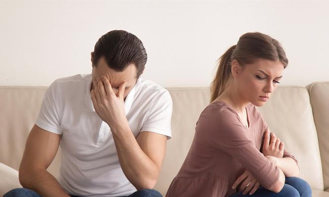 如何让恋爱不陷入平淡期？（15个小技巧助你恋爱添情趣）