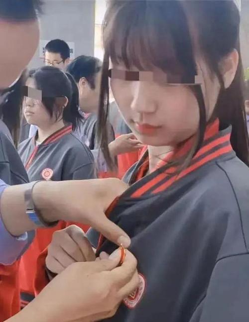 女性在与男性竞争中的情感陷阱（探索女生为何容易陷入情感漩涡，如何避免情感干扰）