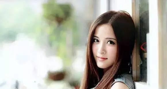 如何正确处理老公的红颜知己关系（如何让老公与红颜知己保持适当距离，让婚姻更加幸福）