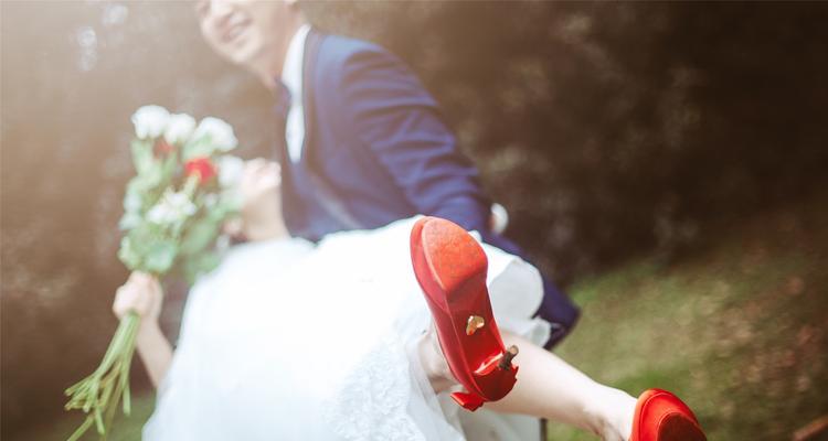 女方订婚还能挽回婚姻吗？（恋爱中的误区与挽救婚姻的方法）