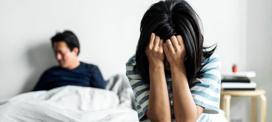 男人出轨后该怎样挽回恋情？（从自我反省到情感沟通，一步步拯救爱情）