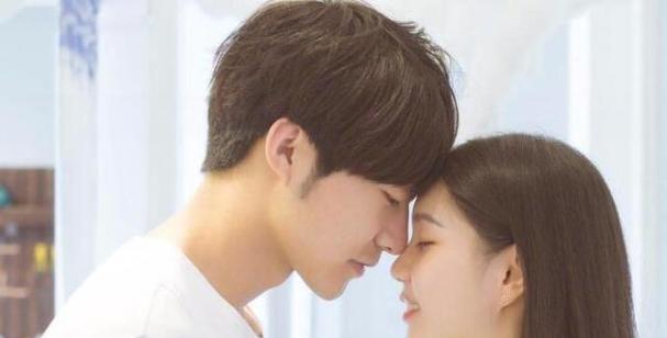 爱上两个人该如何选择？（纠结不已，心在挣扎，如何取舍？）