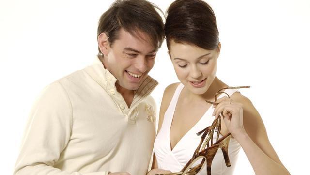 夫妻吵架后老公动了手，如何挽回感情？（夫妻关系出现裂痕，心态调整与沟通是关键）