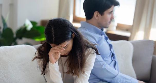 异地恋中的出轨信号（如何察觉爱人对你的不忠？）