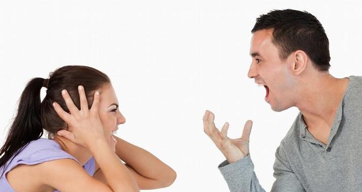 老婆出轨了，是挽回还是离婚？（如何面对出轨的老婆，应该选择什么样的道路？）
