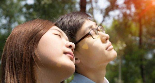 如何成功挽回相亲女孩？（15个实用技巧帮你成功挽回相亲女孩）