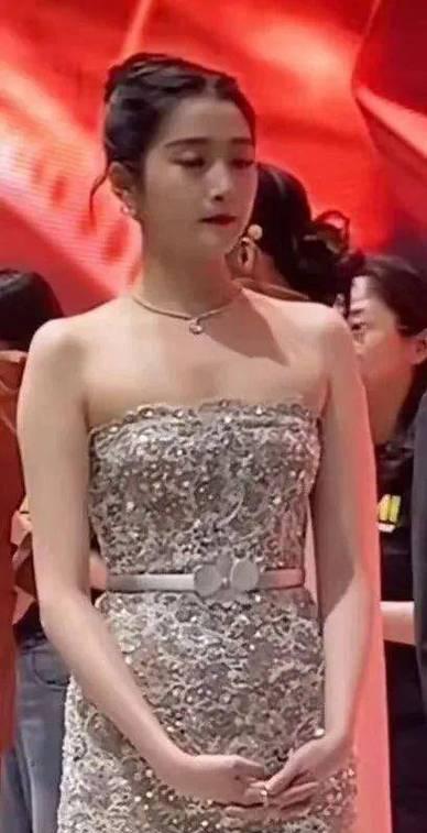 如何安慰怀孕三个月的抑郁症老婆？（关爱是最好的治疗，倾听是最好的抚慰。关爱、倾听。）