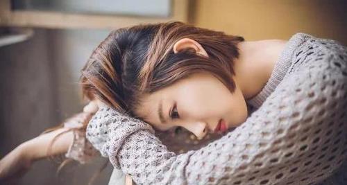 爱情中女人必须牢记的4条底线（感情里，宁可错过，也不能忍下这4个底线，）