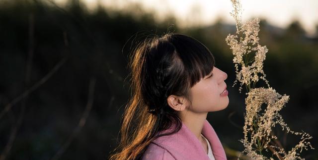 如何彻底忘记初恋（告别旧爱，从容迎接新生活）