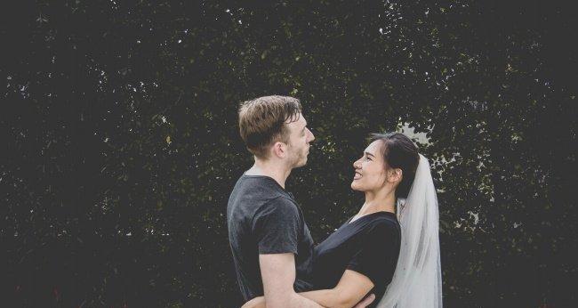 结婚久后的夫妻如何面对感情问题？（结婚久后的夫妻如何面对感情问题？）