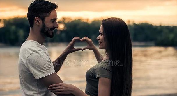 挽回女友的心必备技巧——揭开我隐瞒婚史的真相（教你如何诚实面对过去，重获她的信任和爱情）