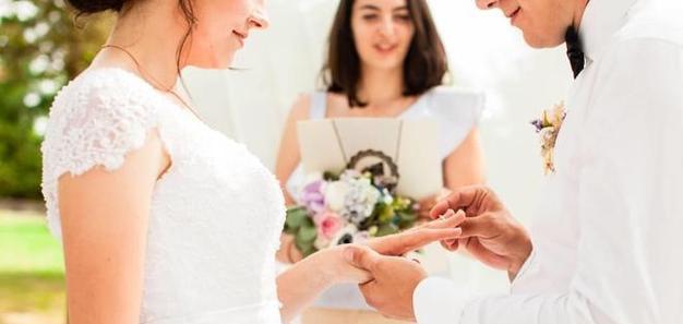 警惕八大潜在信号，经营幸福婚姻（八种信号引发婚姻破裂，细节关键在于观察）