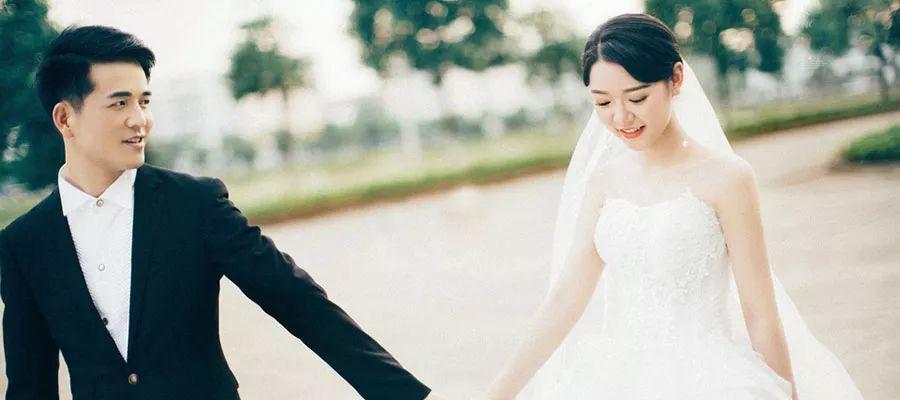 如何顺利挽回前男友（学会正确的挽回技巧，赢回他的心）
