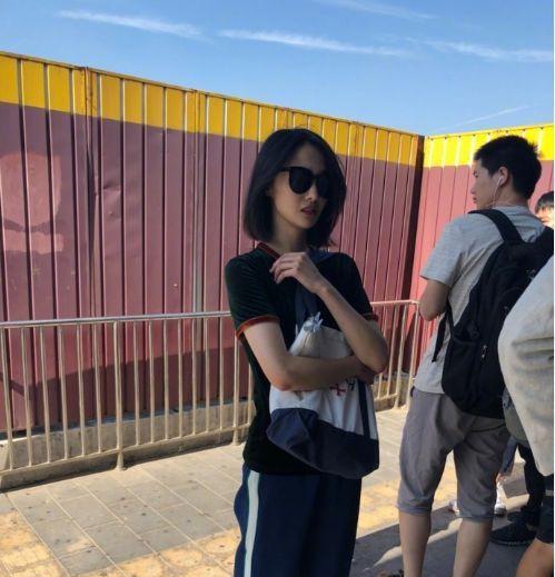 遇见前任，装作视而不见的正确方式（如何面对前任的偶遇，避免尴尬和冲突）