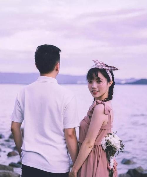 男生第一次约会如何顺利牵手？（成功迈出第一步，关键是心态与技巧）