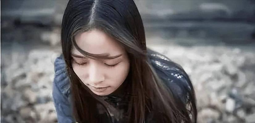 出轨女人的心理变化（从自我控制到内心改变，女人的出轨心理分析）