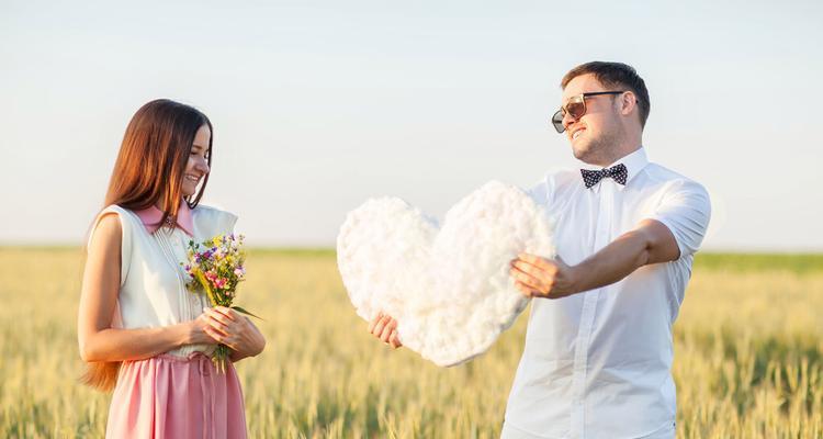 男生第一次约会如何顺利牵手？（15个细节让你成为约会高手）